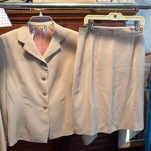 TAHARI size 10-12  skirt suit light tan above the knee skirt size 12 jacket